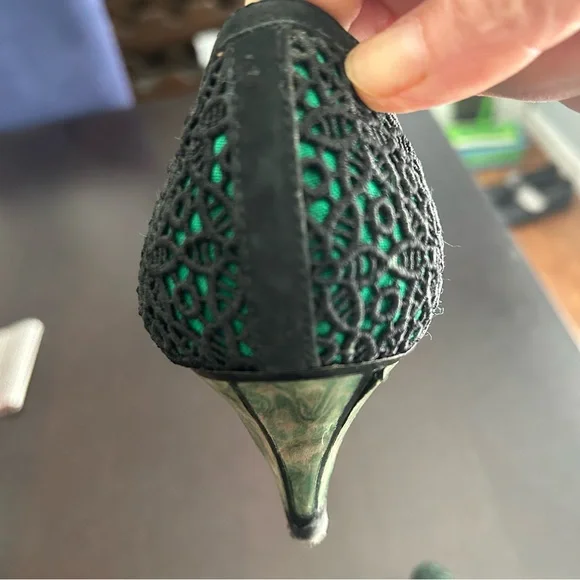 Baldinini Elegant Green and Black Heels with Textured Finish - Picture 5 of 6